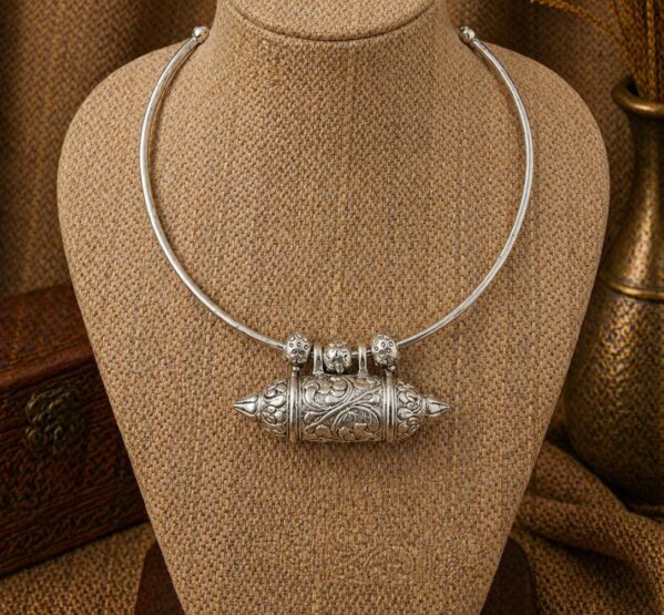 Engraved Barrel Pendant Hansli
