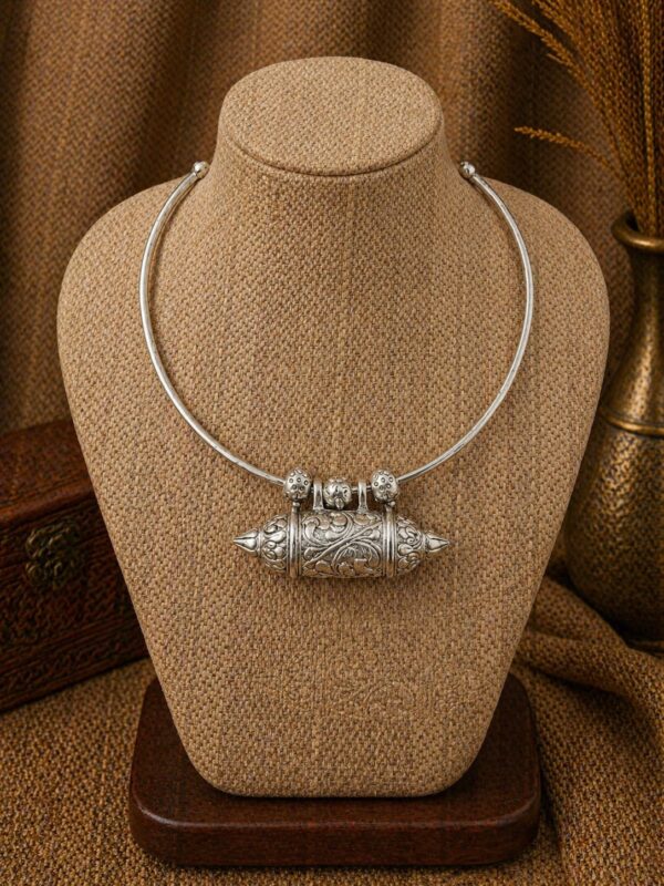 Engraved Barrel Pendant Hansli