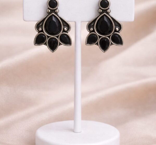 Black Stone Floral Stud Earrings