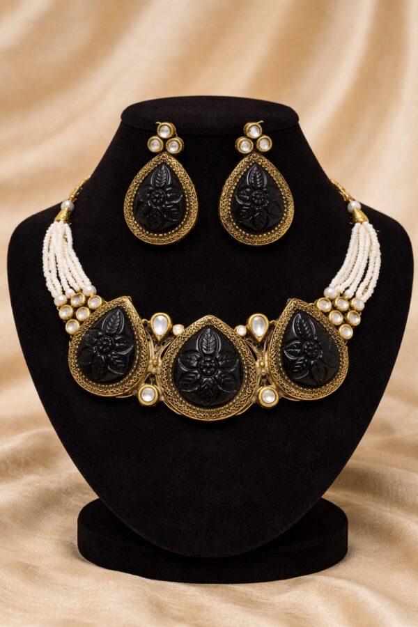 Carved Statement Kundan Necklace Set