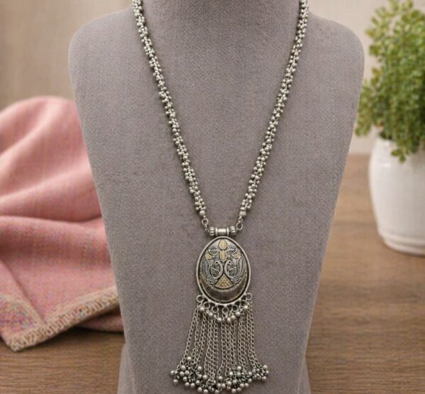 Antique Oval Tassel Pendant Necklace
