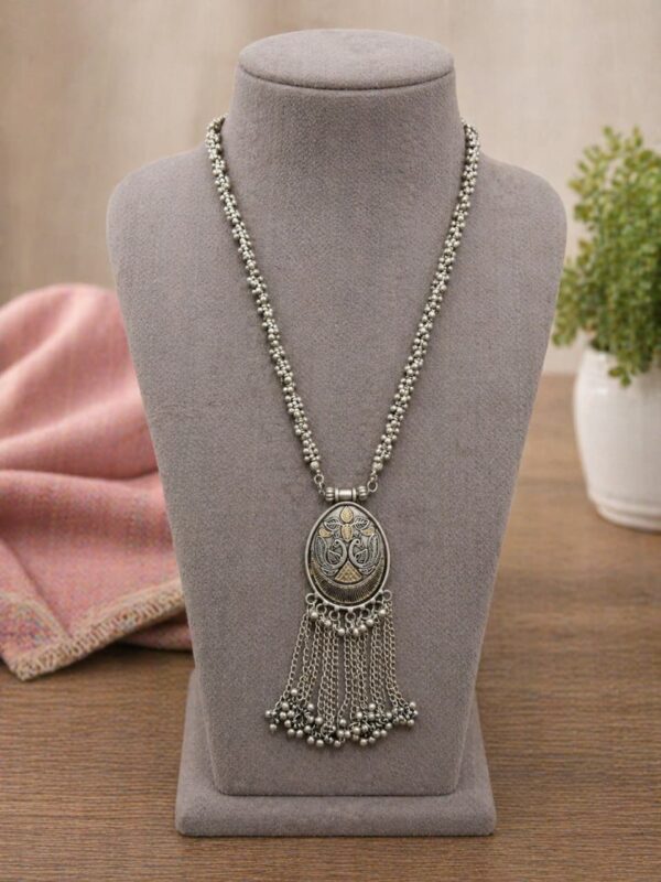Antique Oval Tassel Pendant Necklace
