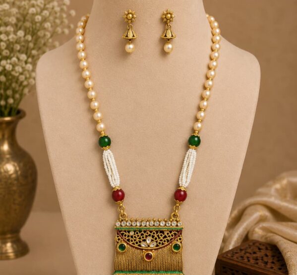 Traditional Pearl Pendant Necklace Set