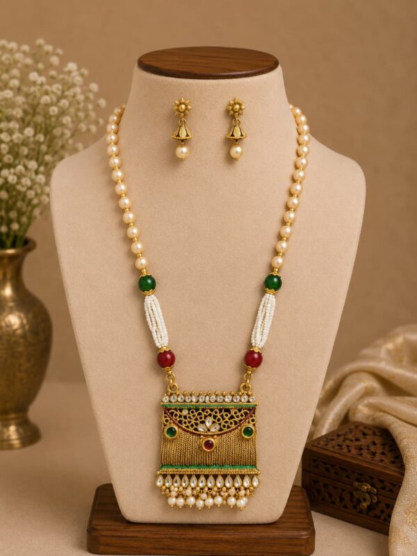 Traditional Pearl Pendant Necklace Set