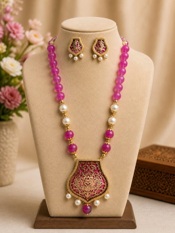 Thewa Style Kundan Beaded Pendant Necklace Set