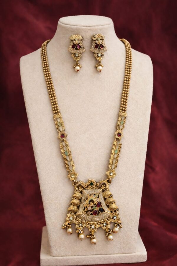 Royal Heritage Kundan Pendant Necklace Set